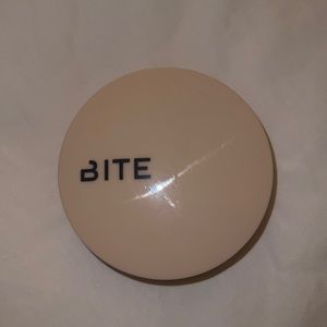 Bite Beauty CHANGEMAKER FLEXIBLE COVERAGE PRESSED POWDER- light 2